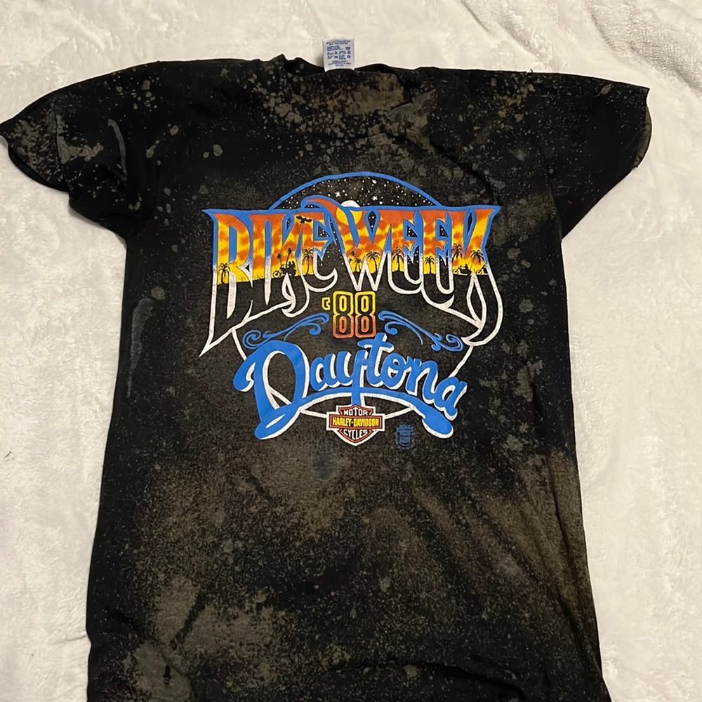 Black tee shirt